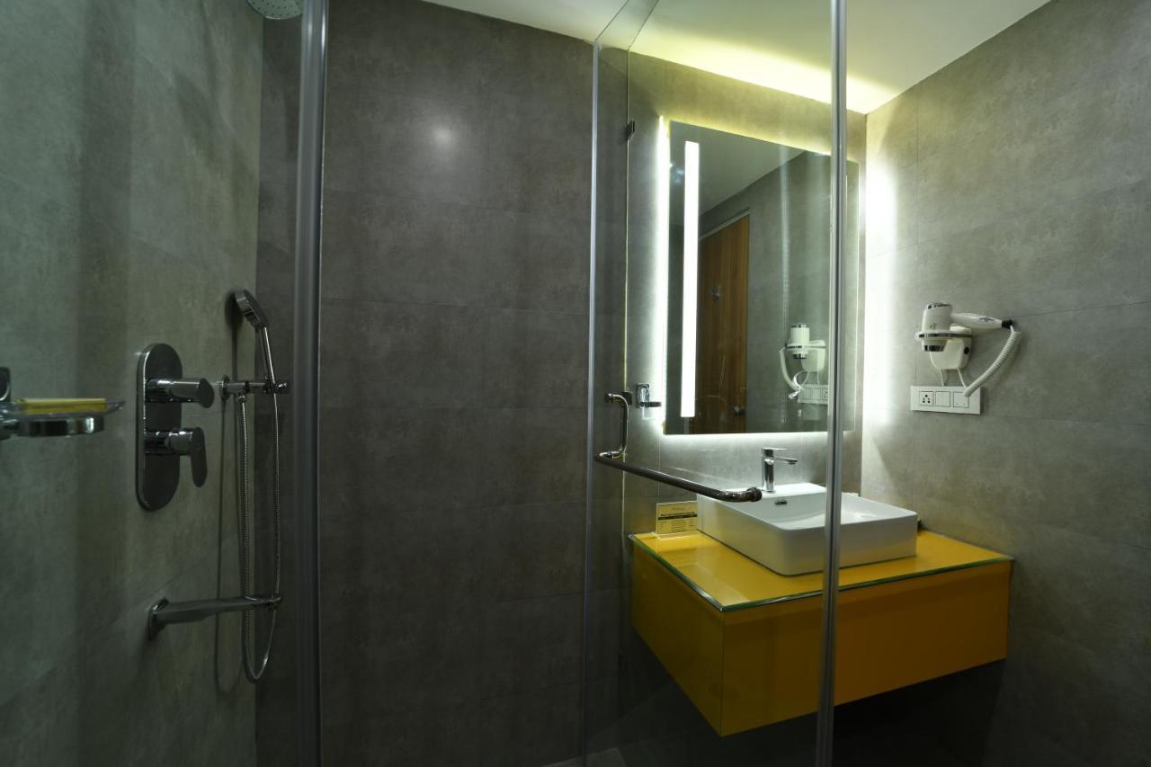 The President Hotel, Kumarapark Bangalore Exteriör bild
